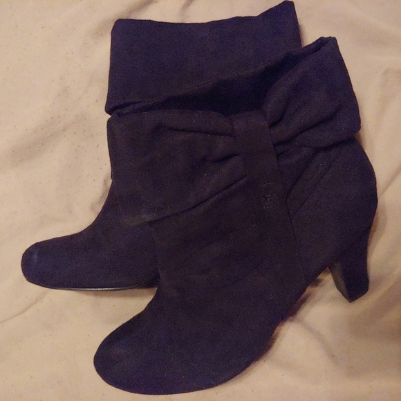 Shoes - Black heel bootie